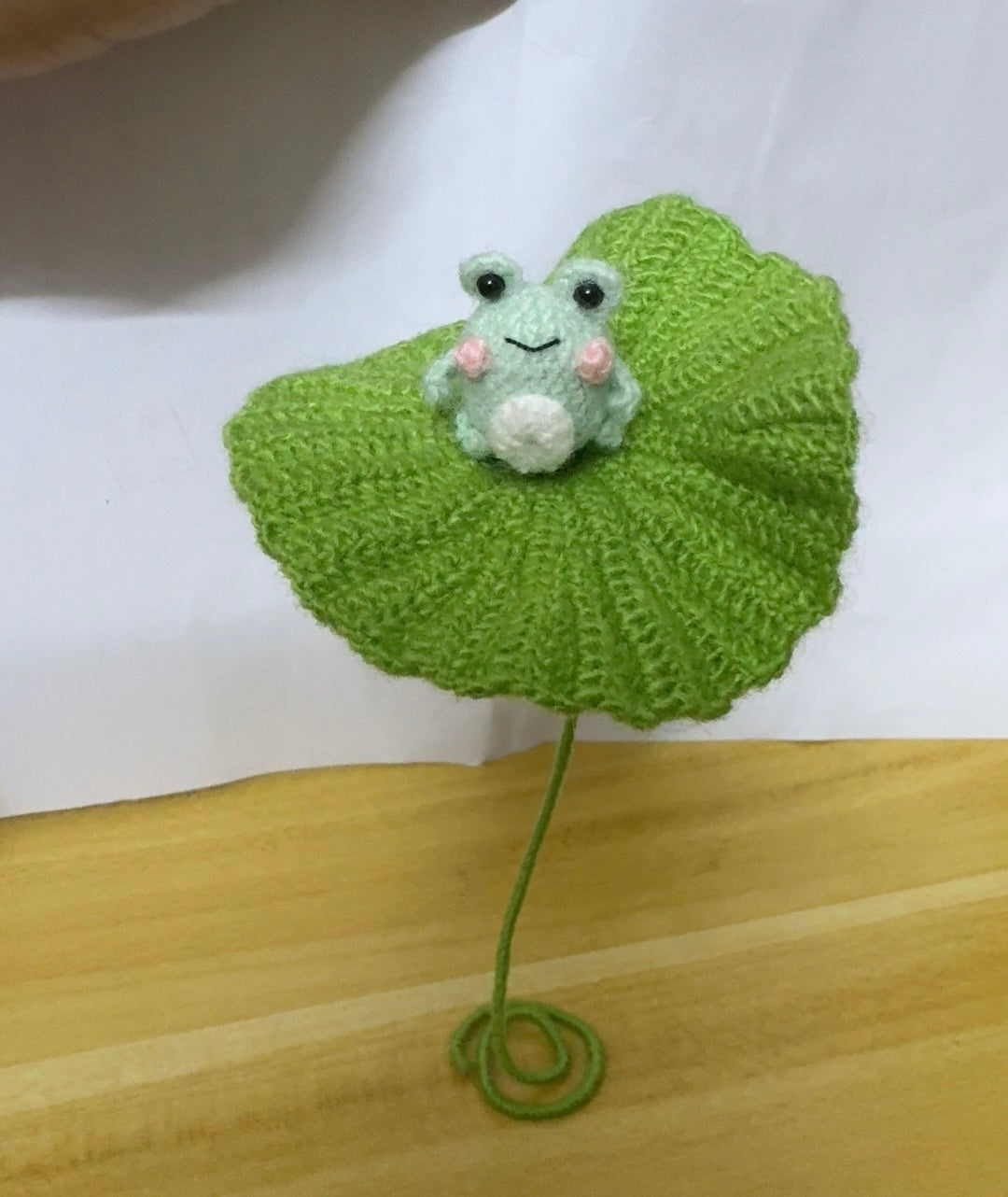 Crochet Mini Girl/Frog Girl with Frog Hat and Frog Toy(12 cm/4.7 inch)