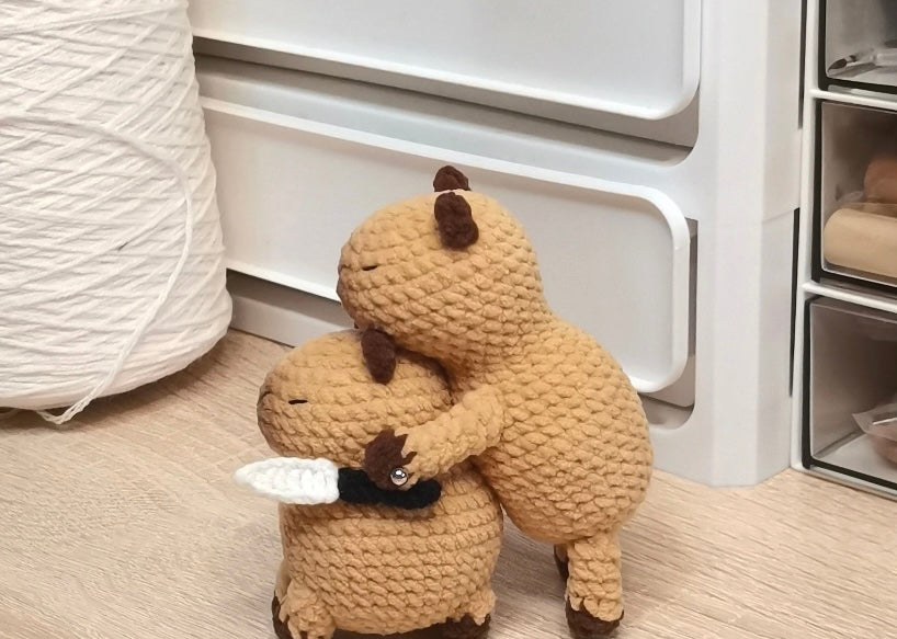 Crochet Capybara with Knife(10 cm/3.9 inch)