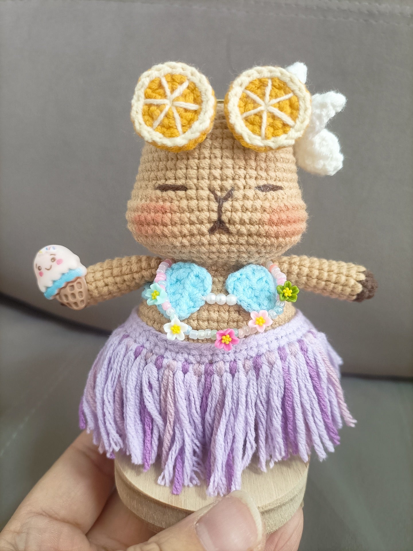 Crochet capybara with Outfit/Grass Skirt(10 cm/3.9 inch)