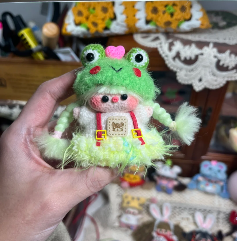 Crochet Mini Girl/Frog Girl/Pig Girl/Grass Skirt(6~7 cm/2.4~2.8 inch)