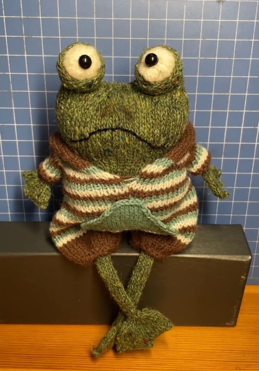 Knitted Frog (19 cm/7.5 inch)