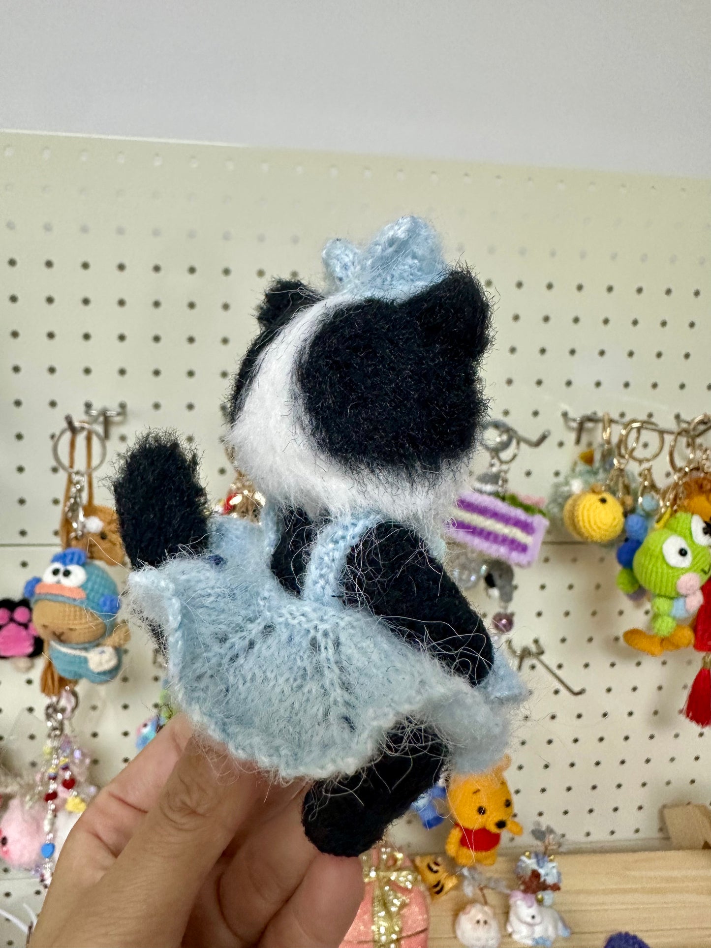 Crochet Black+White Cat with Knitted Cloth(10 cm/4 inch)
