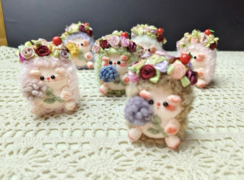 Crochet Mini Hedgehog with Pine Cone(3 cm/1.2 inch)