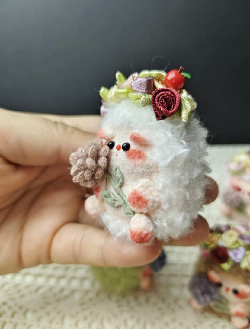 Crochet Mini Hedgehog with Pine Cone(3 cm/1.2 inch)