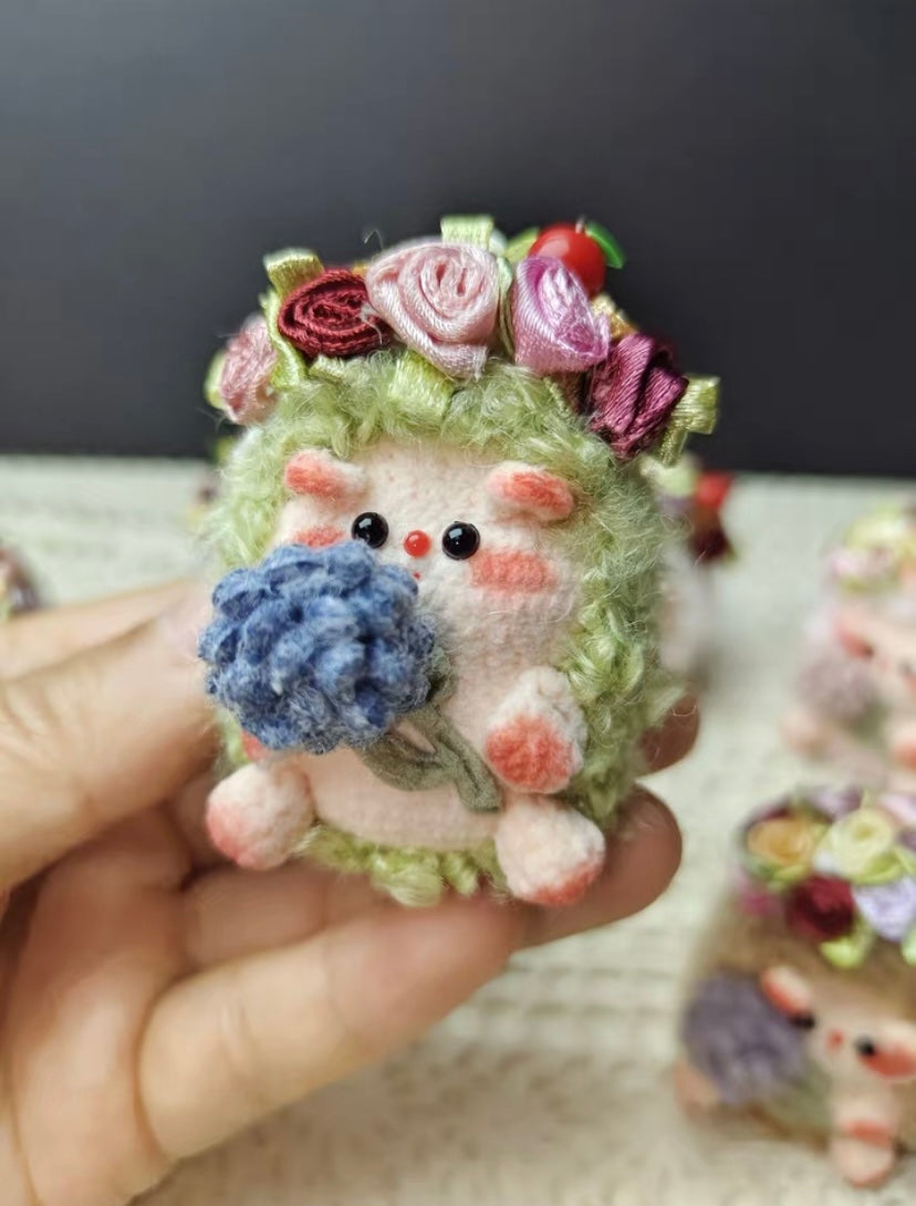 Crochet Mini Hedgehog with Pine Cone(3 cm/1.2 inch)