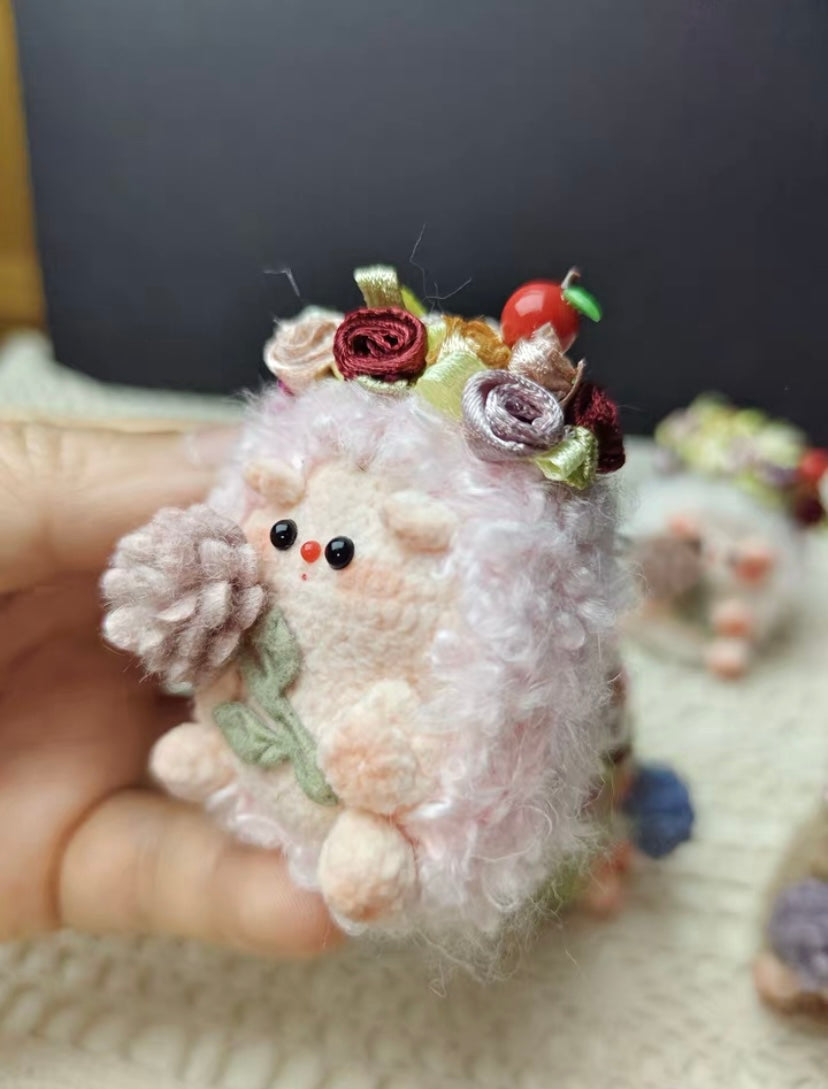 Crochet Mini Hedgehog with Pine Cone(3 cm/1.2 inch)