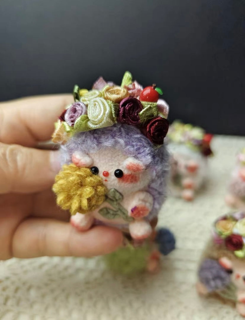 Crochet Mini Hedgehog with Pine Cone(3 cm/1.2 inch)