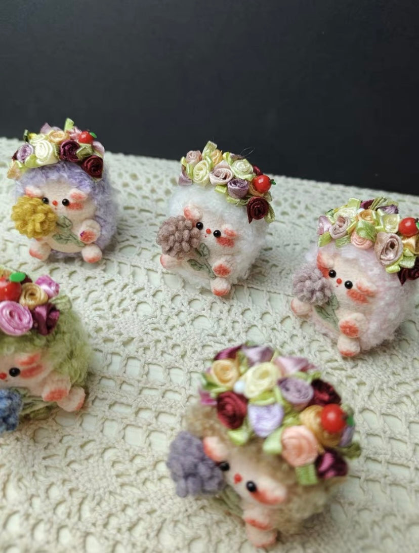 Crochet Mini Hedgehog with Pine Cone(3 cm/1.2 inch)