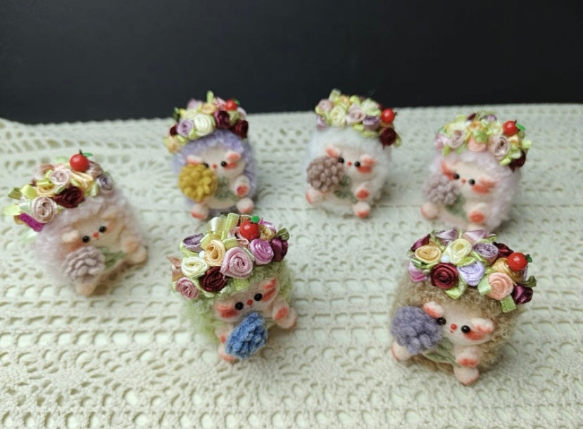 Crochet Mini Hedgehog with Pine Cone(3 cm/1.2 inch)