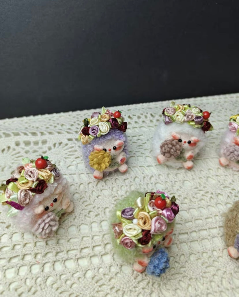 Crochet Mini Hedgehog with Pine Cone(3 cm/1.2 inch)