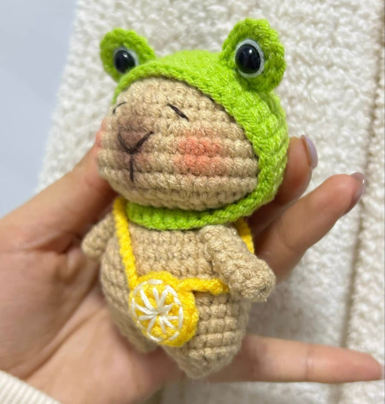 Crochet Capybara with Frog Hat(10 cm/3.9 inch)
