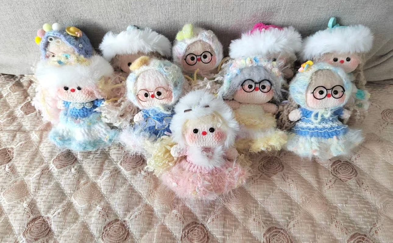 Crochet Magnetic Pig Girl/Head and Body can be Separated (Smell: 7 cm/2.8 inch;Medium: 11 cm/4.3 inch)