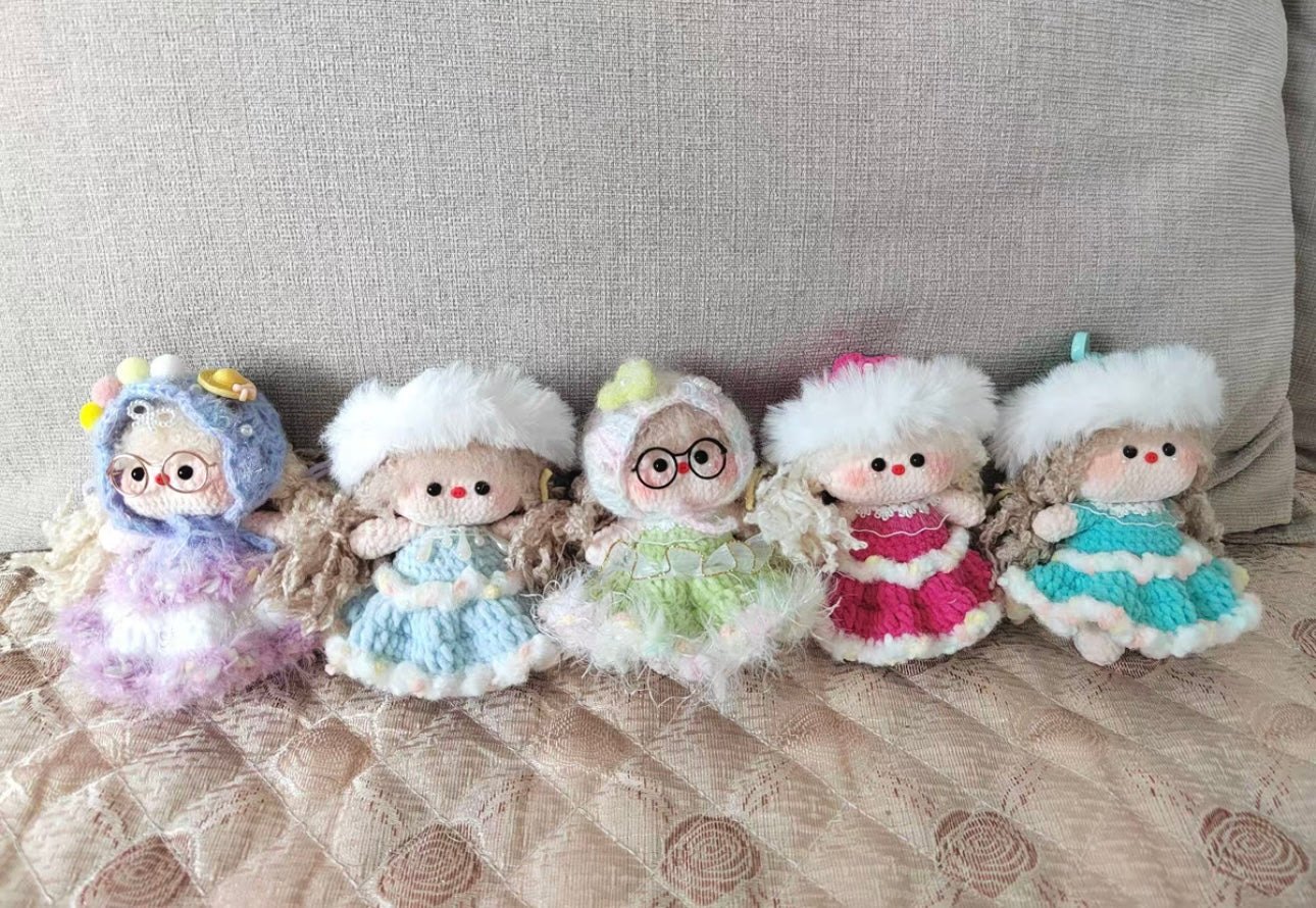 Crochet Magnetic Pig Girl/Head and Body can be Separated (Smell: 7 cm/2.8 inch;Medium: 11 cm/4.3 inch)