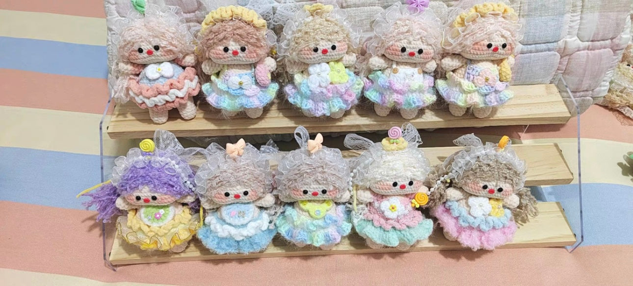 Crochet Magnetic Pig Girl/Head and Body can be Separated (Smell: 7 cm/2.8 inch;Medium: 11 cm/4.3 inch)