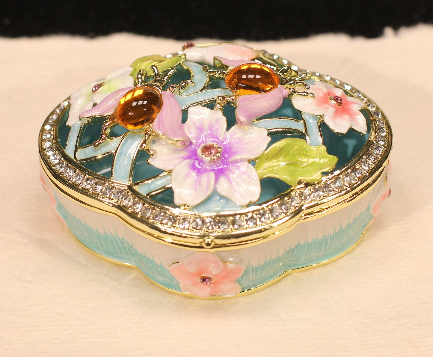 Hand Enameled Jewelry Box- Petal Shape Flower Box(6.5*5.5*3.5 cm/2.6*2.2*1.4 inch;0.132 kg/4.7 oz)