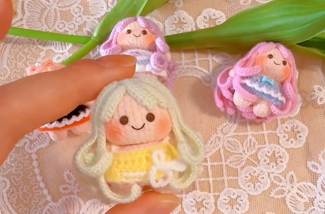 Crochet Magnetic Mini Girl/Head and Body can be Separated/Micro Crochet(4 cm/1.6 inch)