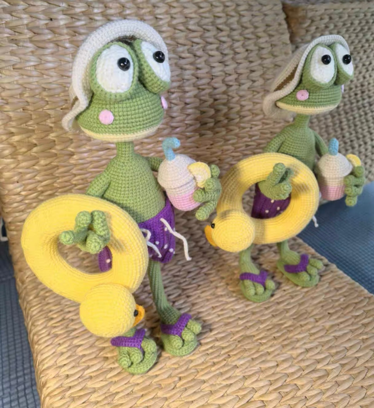 Crochet Frog with Chicken Swinging Ring+Hat+Drink Cup(28 cm/11 inch)
