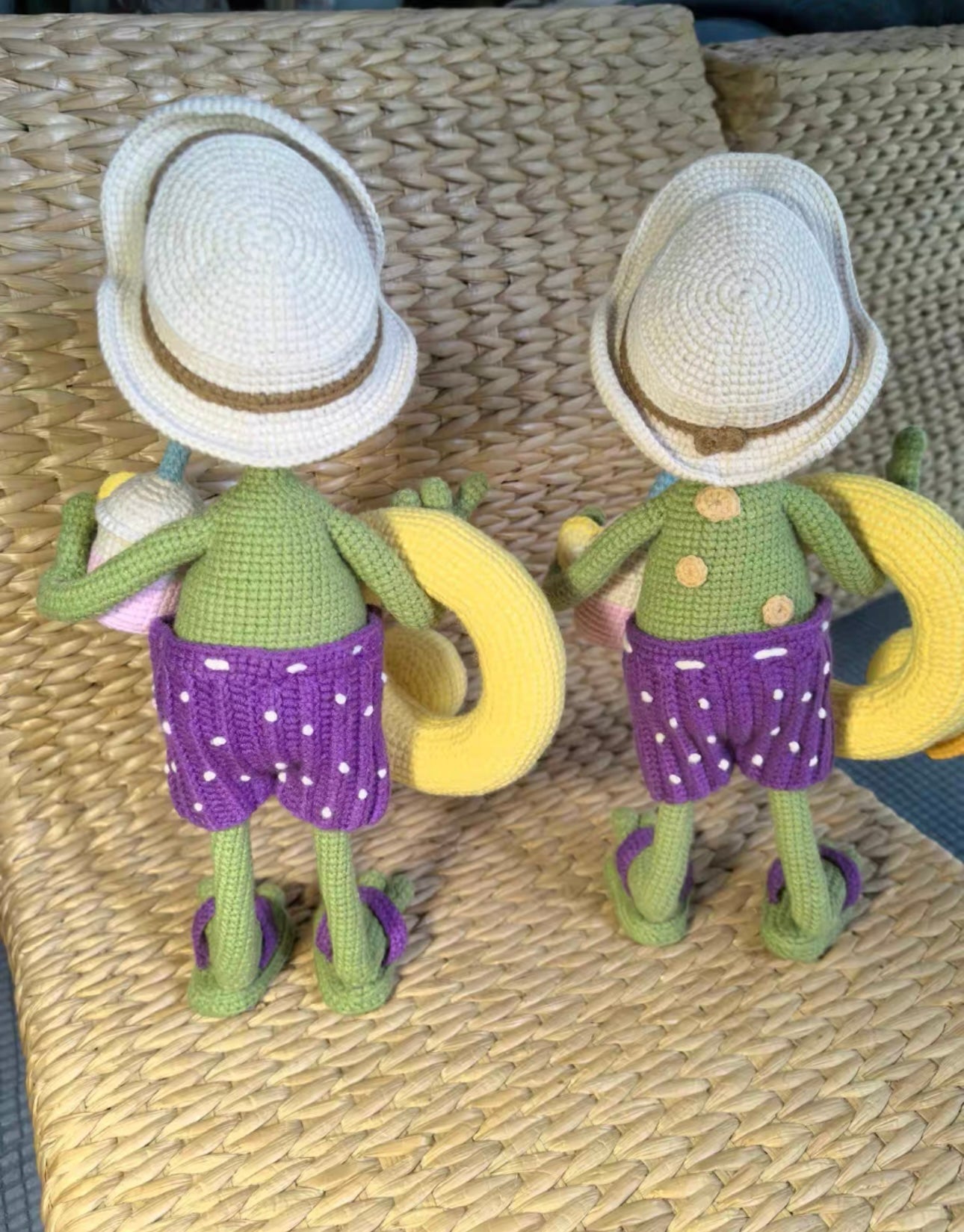 Crochet Frog with Chicken Swinging Ring+Hat+Drink Cup(28 cm/11 inch)
