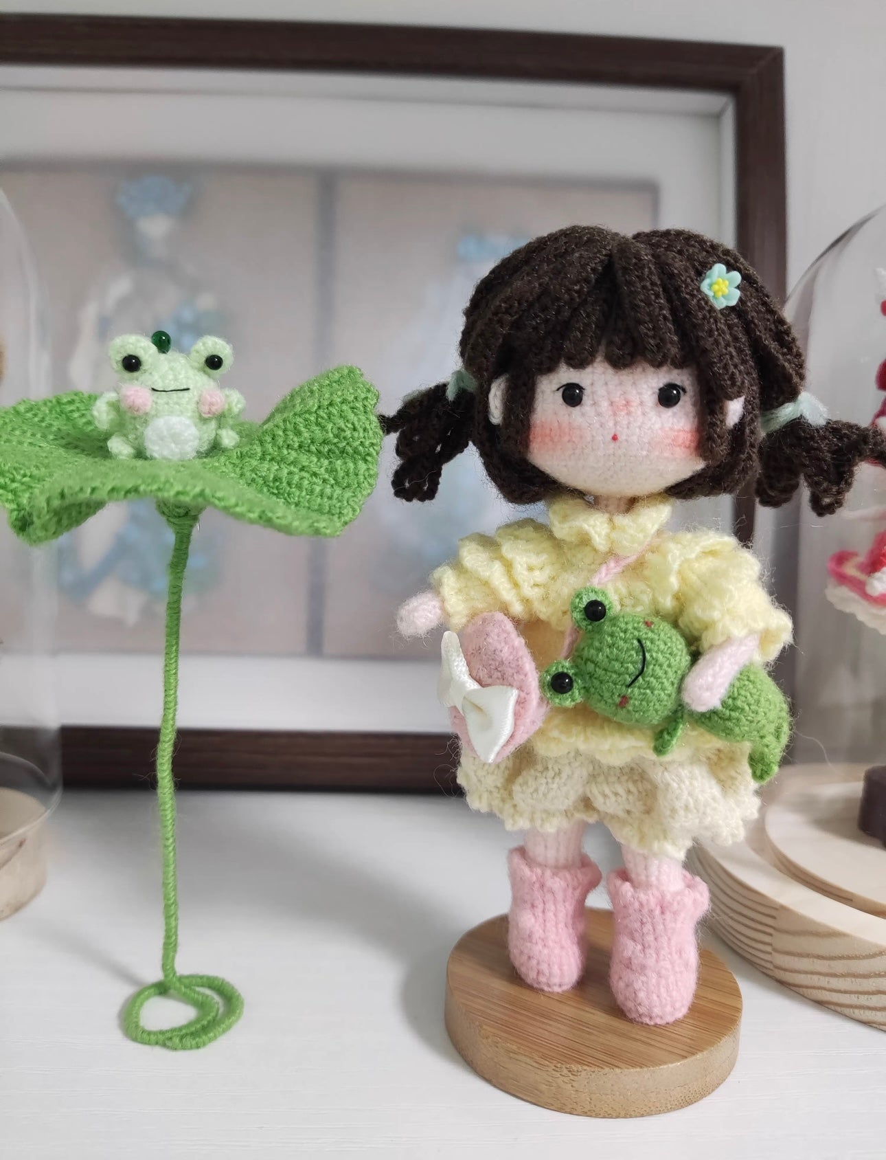 Crochet Mini Girl/Frog Girl with Frog Hat and Frog Toy(12 cm/4.7 inch)
