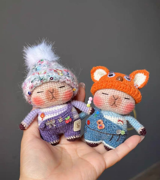 Crochet Capybara with Outfit/Wool(11*8 cm/4.3*3.1 inch)