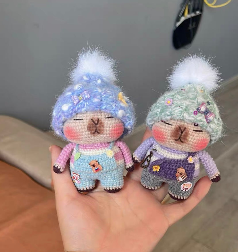 Crochet Capybara with Outfit/Wool(11*8 cm/4.3*3.1 inch)