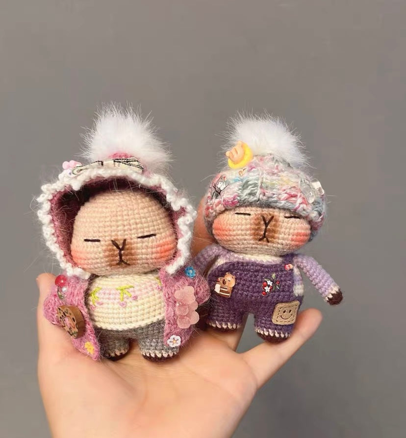 Crochet Capybara with Outfit/Wool(11*8 cm/4.3*3.1 inch)