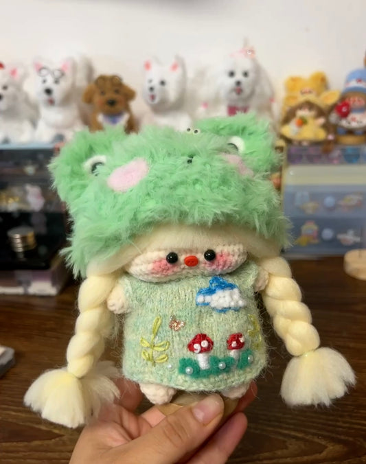 Crochet Magnetic Doll/Girl with Frog Hat/ Knitted Cloth/Random Embroidery Pattern/Random Hair Color(15 cm/6 inch)