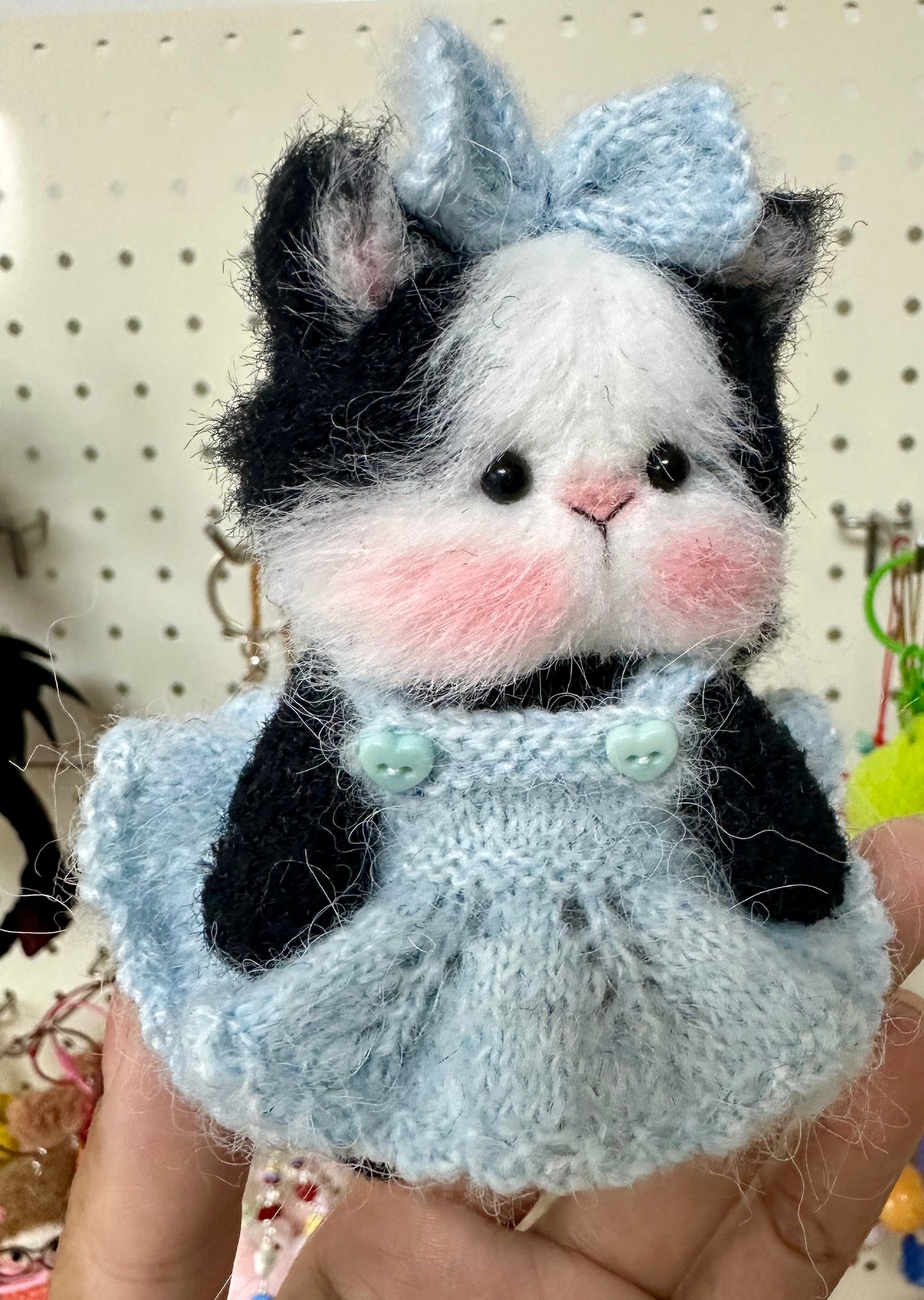 Crochet Black+White Cat with Knitted Cloth(10 cm/4 inch)