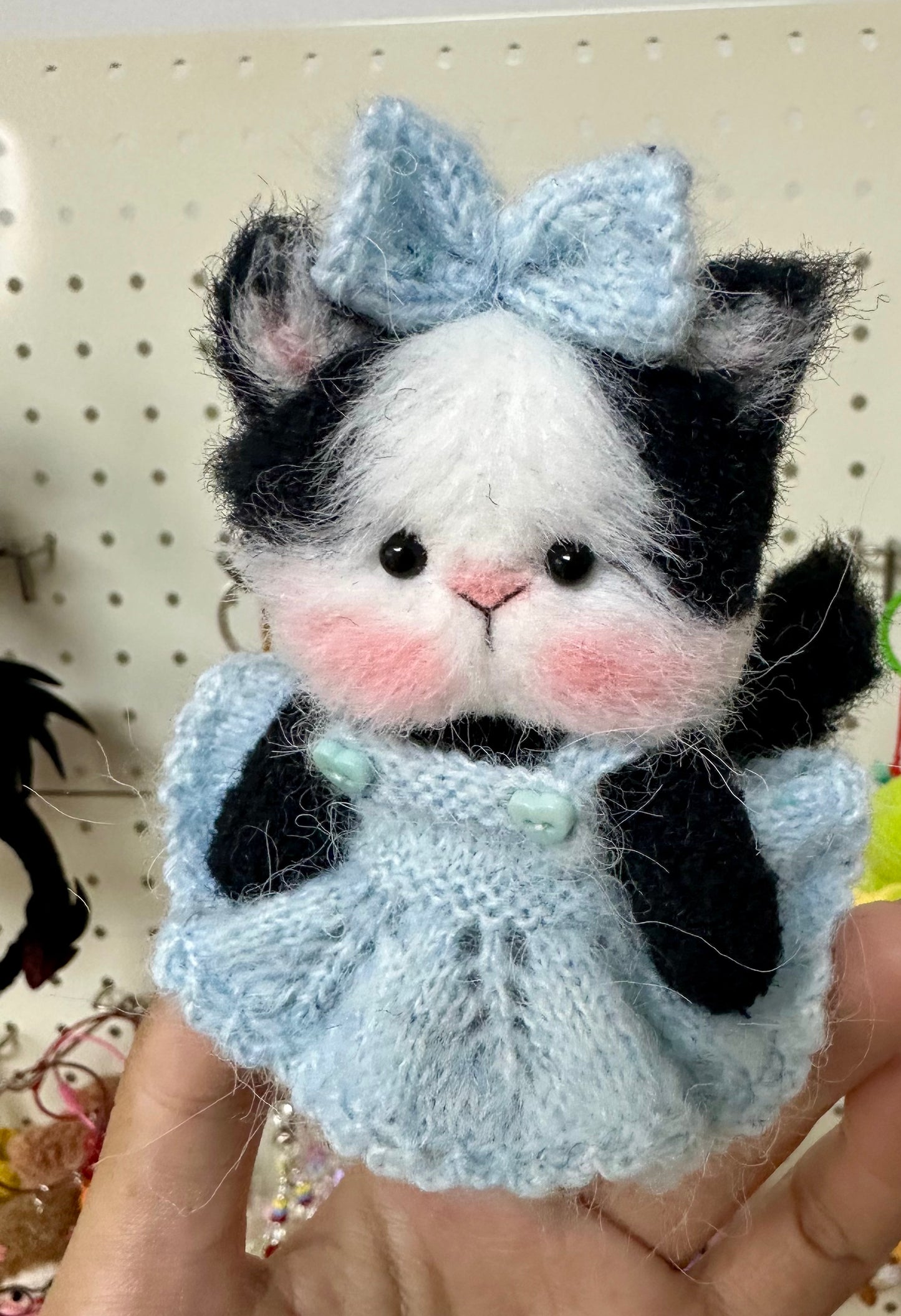 Crochet Black+White Cat with Knitted Cloth(10 cm/4 inch)