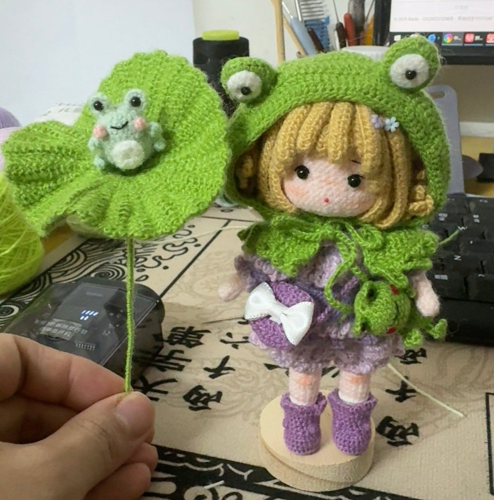 Crochet Mini Girl/Frog Girl with Frog Hat and Frog Toy(12 cm/4.7 inch)