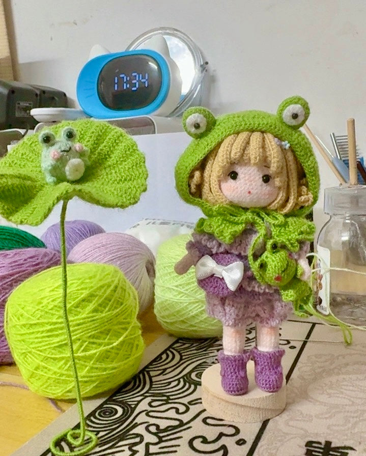 Crochet Mini Girl/Frog Girl with Frog Hat and Frog Toy(12 cm/4.7 inch)