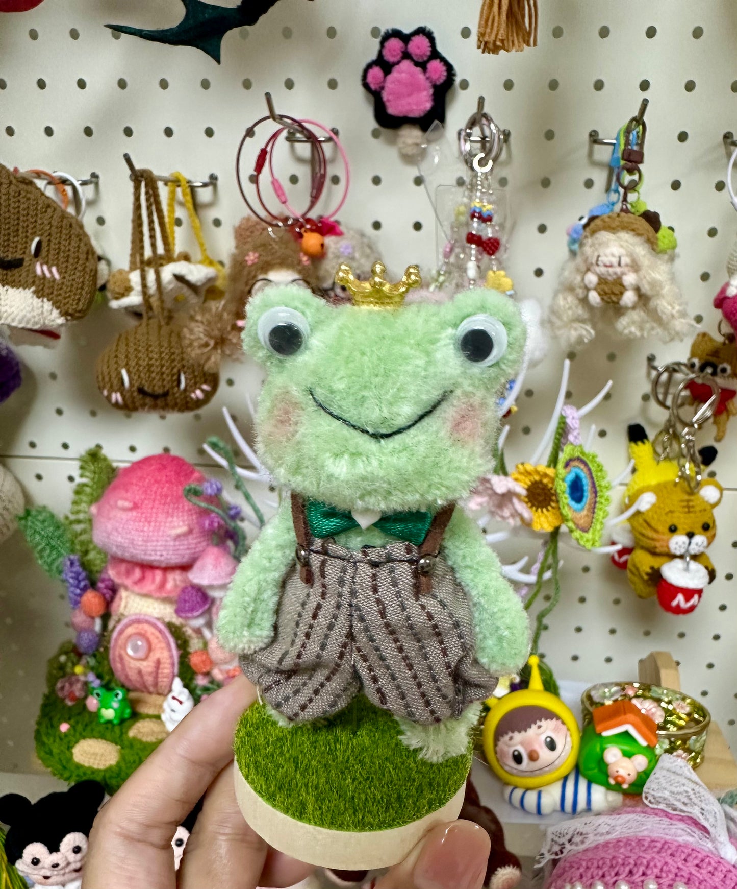 Pipe Cleaner/Twist Stick- Frog with Fabric Outfit(10 cm/4 inch)
