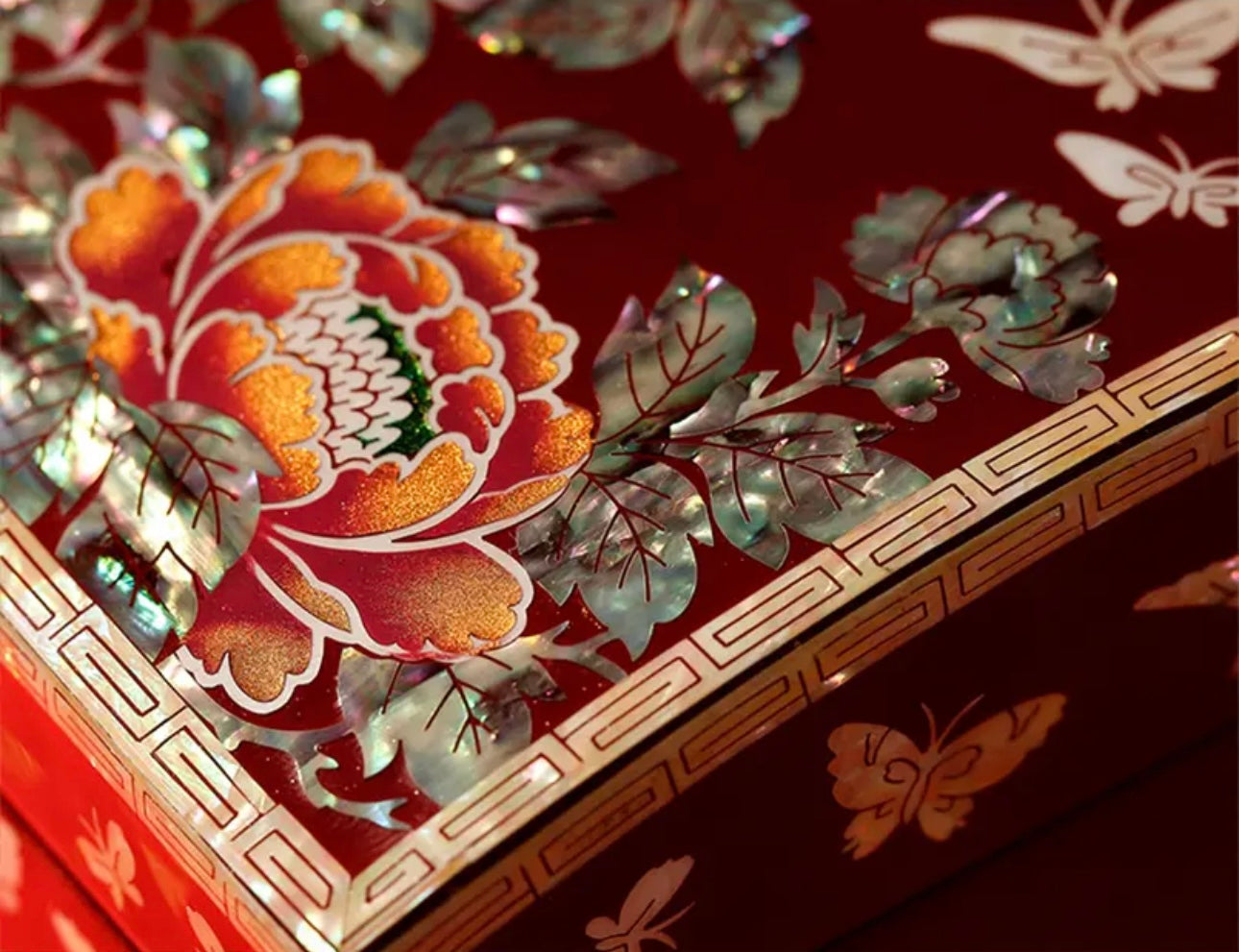 Mother of Pearl Wooden Jewelry Box- Butterfly and Peony(21*13.5*11 cm/8.3*5.3*4.3 inch)