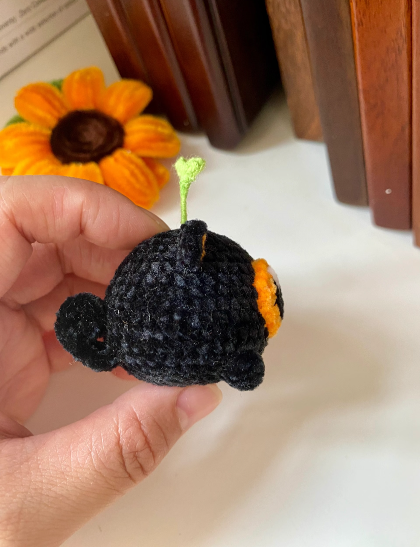 Crochet Black Cat with Fish Pot(4*7 cm/1.6*2.8 inch)