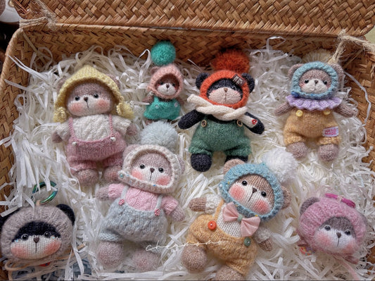 Knitted Bears(Mini: 5.5 cm/2.2 inch; Regular: 9 cm/3.5 inch)