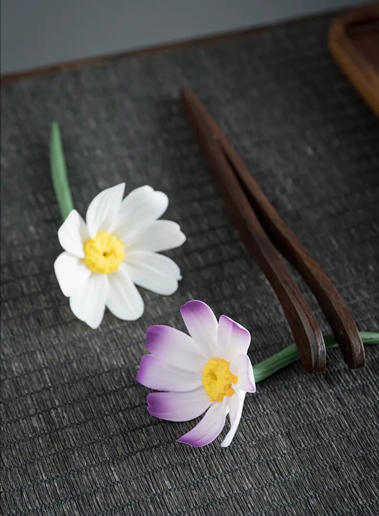 Ceramic Flower- Single Daisy(6.5*5*10 cm/2.6*2*3.9 inch)