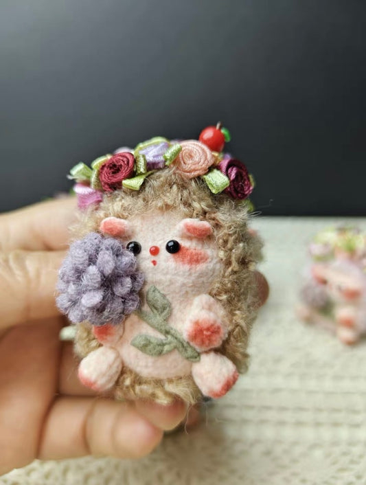 Crochet Mini Hedgehog with Pine Cone(3 cm/1.2 inch)