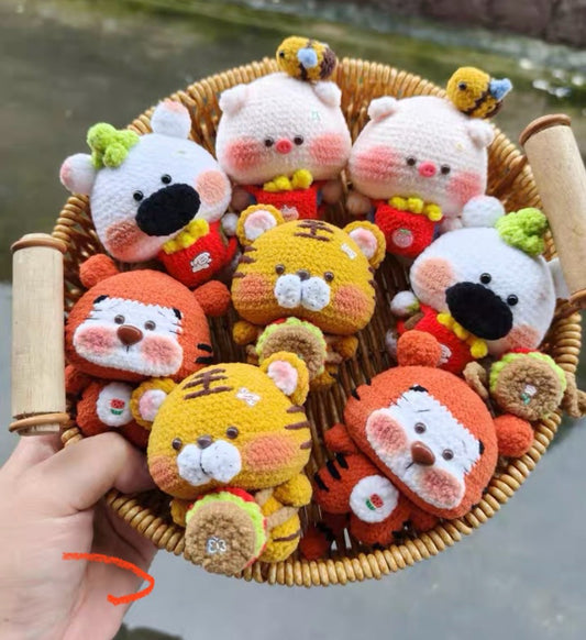 Crochet Animals/Tigger/Tiger/WinneThePool/Elephant/Capybara/Eeyore/Bunny with Headphone(7 cm/2.8 inch)