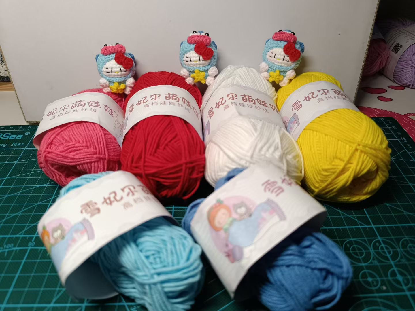 Crochet Mini Hello Kitty with Hat