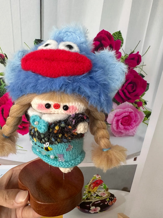 Crochet Magnetic Doll/Girl with Fishman Hat/ Knitted Cloth/Random Embroidery Pattern/Random Hair Color(15 cm/6 inch)