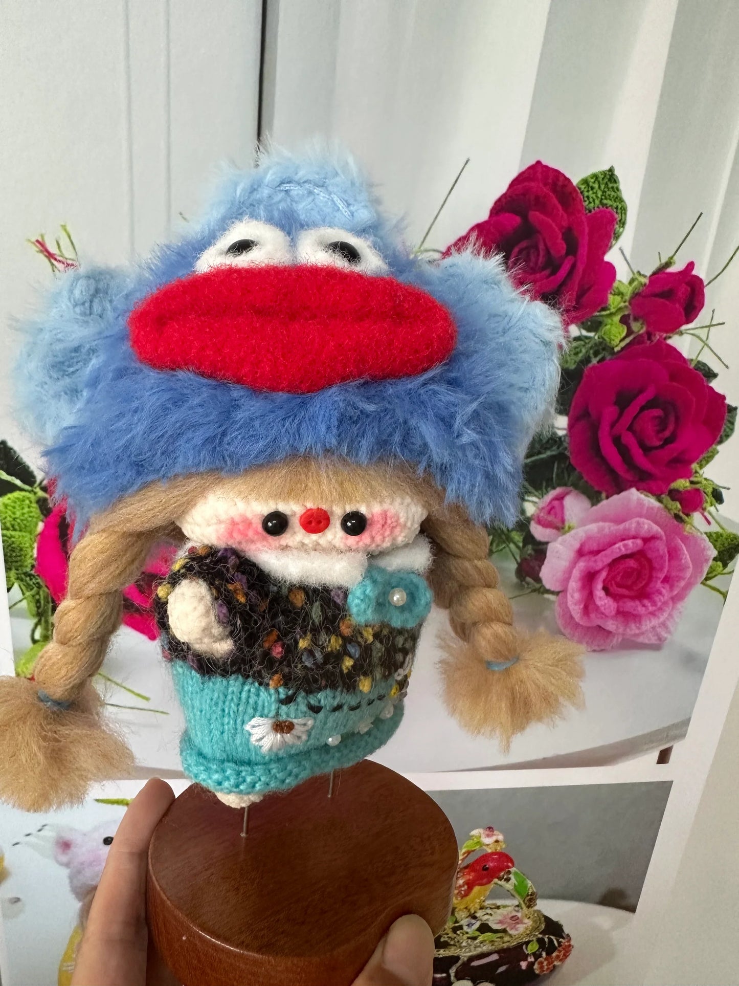Crochet Magnetic Doll/Girl with Fishman Hat/ Knitted Cloth/Random Embroidery Pattern/Random Hair Color(15 cm/6 inch)