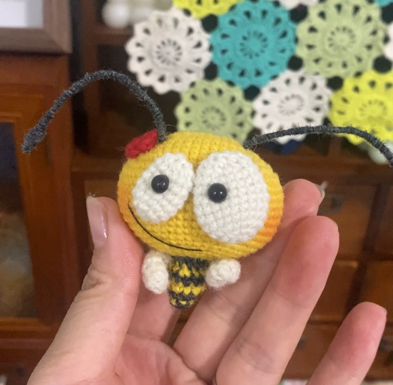 Big Eyes Bee- Wool