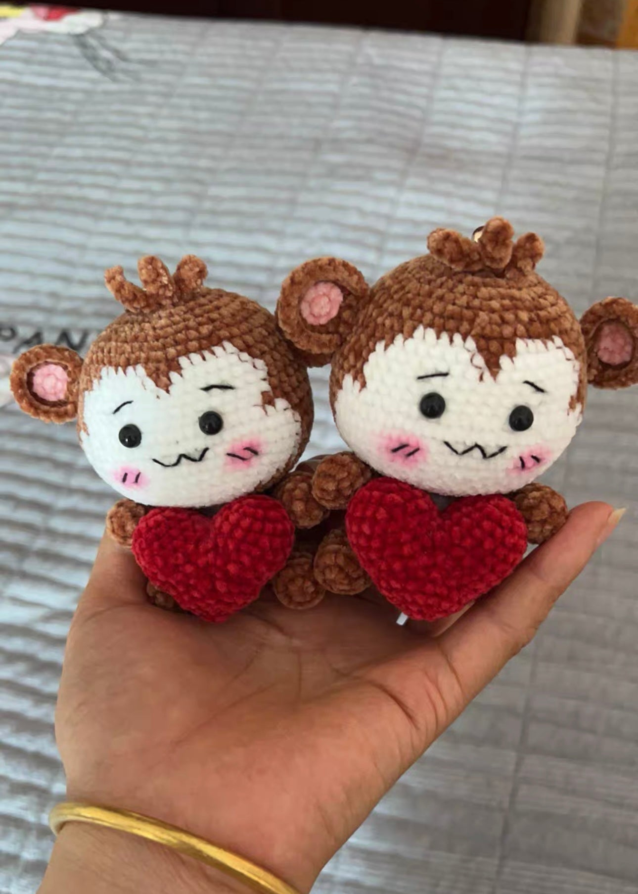 Crochet Monkey Hold Heart/Banana(8 cm/3.1 inch)