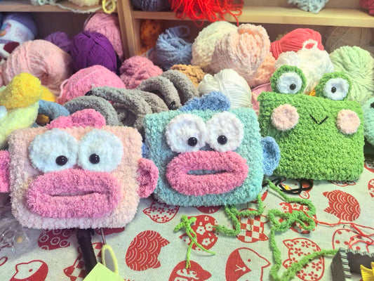 Crochet Pouch/Fishman/Frog/Capybara/Lotso/HelloKitty/dog/Pig/Kuromi/WinniethePool/Tiger/Mouse/Koala/Dog/Chicken(12 cm/4.8 inch)()