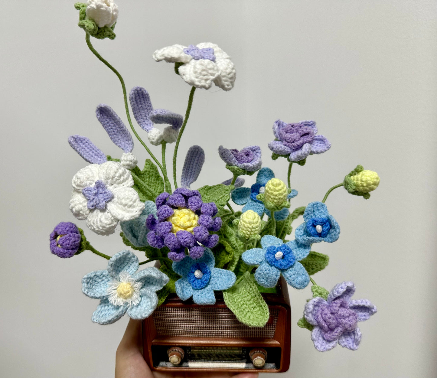 Crochet Flower with Radio Model