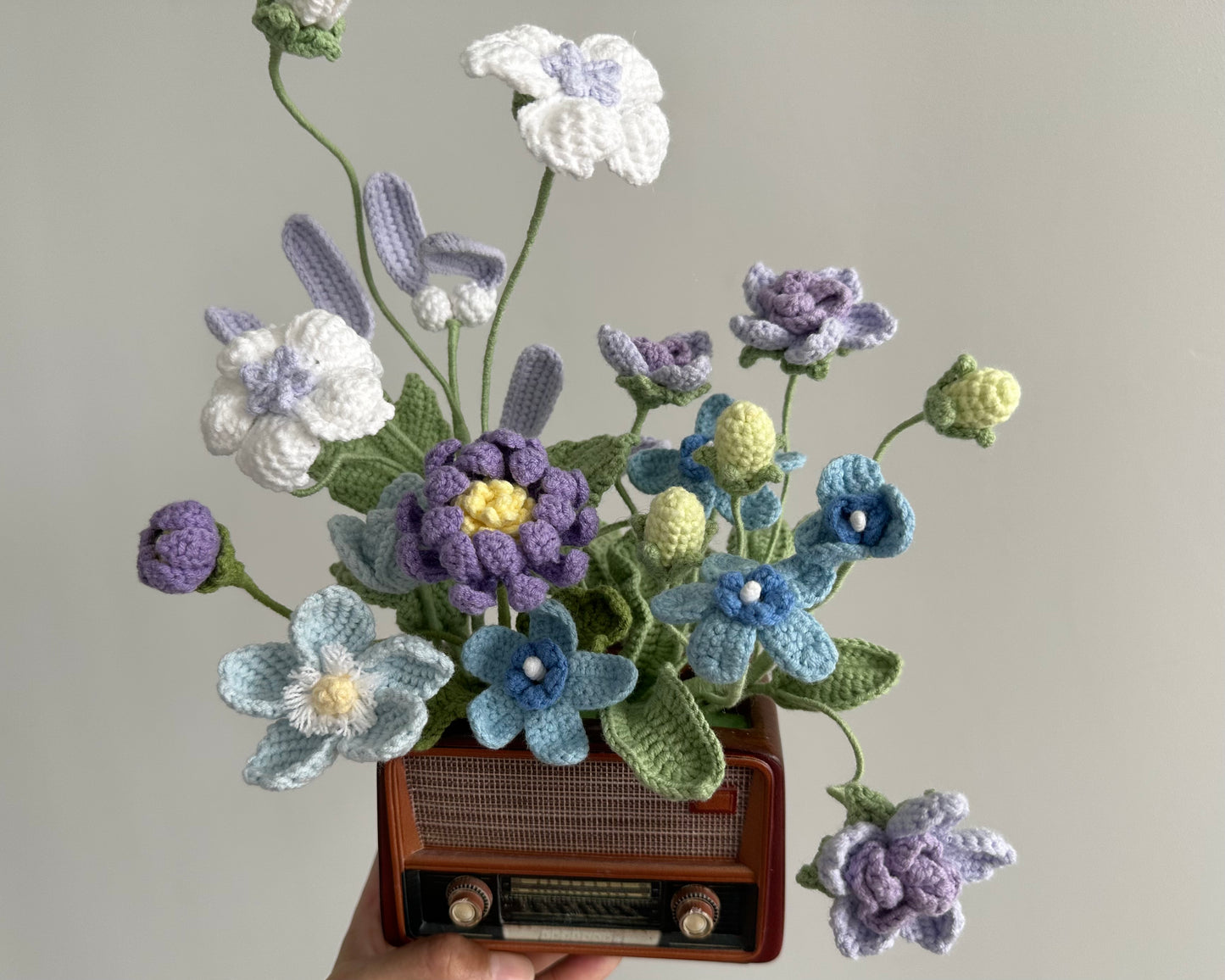 Crochet Flower with Radio Model