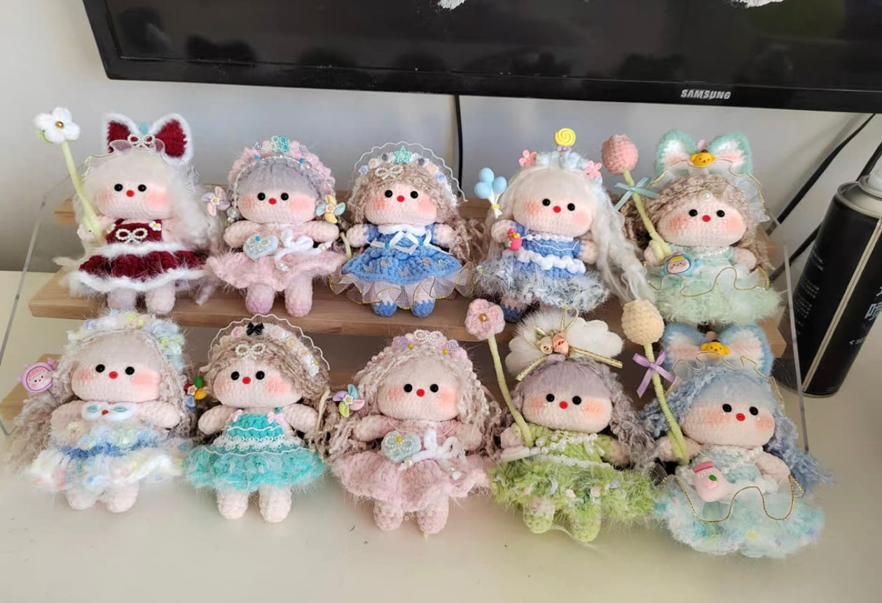 Crochet Magnetic Pig Girl/Head and Body can be Separated (Smell: 7 cm/2.8 inch;Medium: 11 cm/4.3 inch)