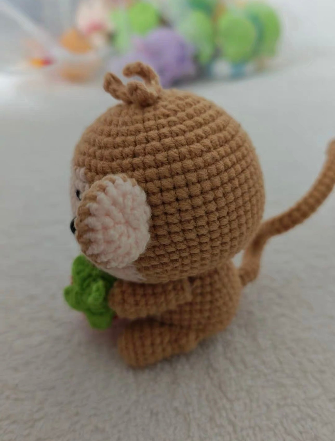 Crochet Monkey with Fruit(6*8 cm/2.4*3.1 inch)