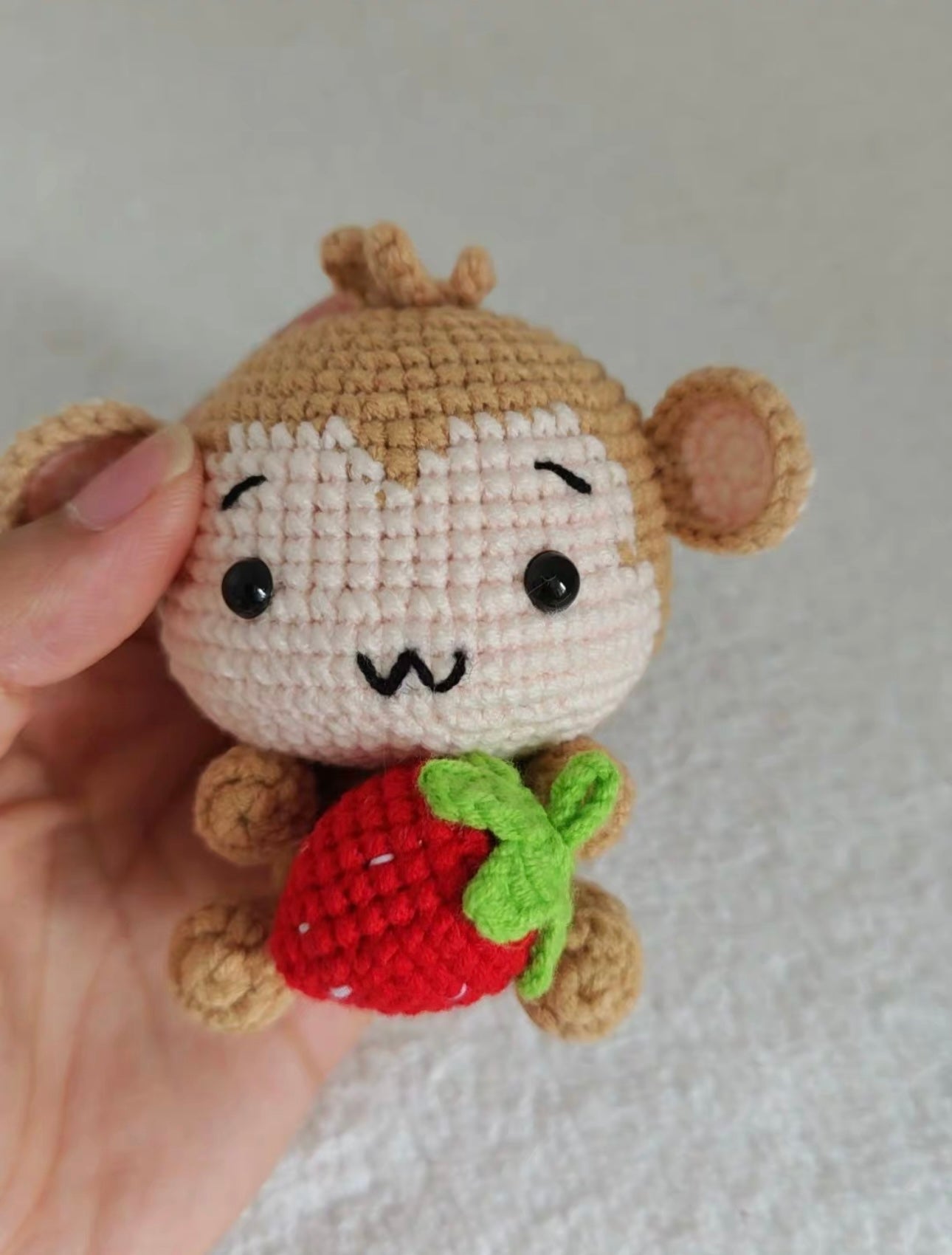 Crochet Monkey with Fruit(6*8 cm/2.4*3.1 inch)