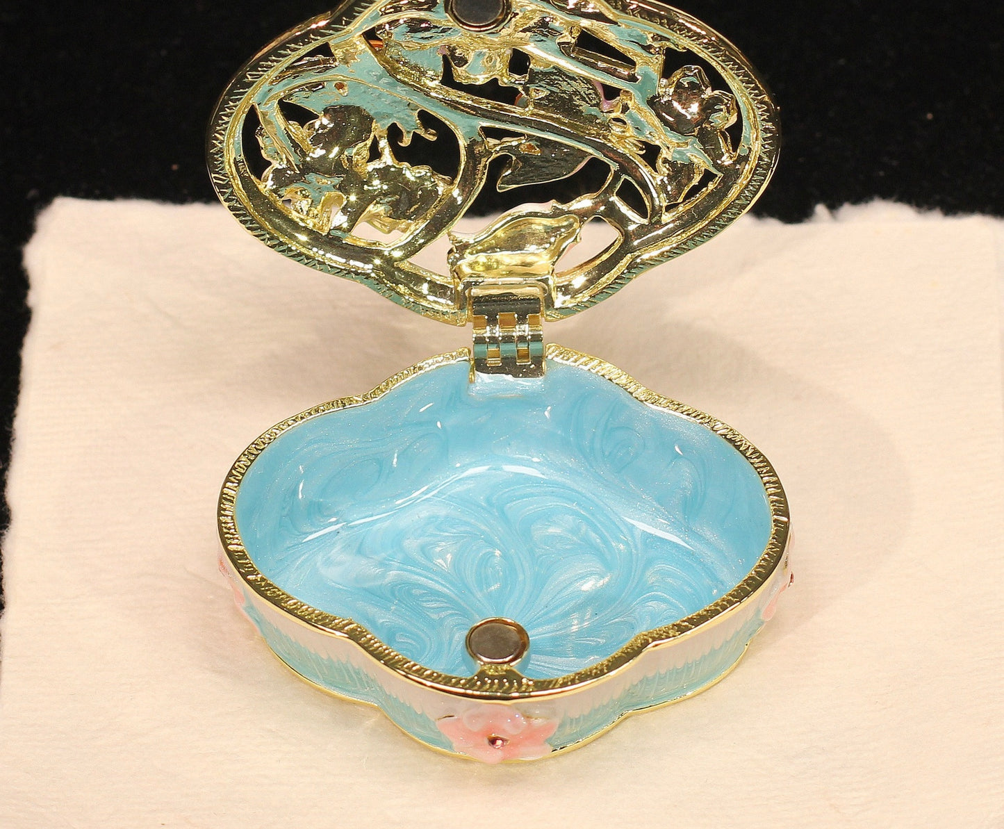 Hand Enameled Jewelry Box- Petal Shape Flower Box(6.5*5.5*3.5 cm/2.6*2.2*1.4 inch;0.132 kg/4.7 oz)